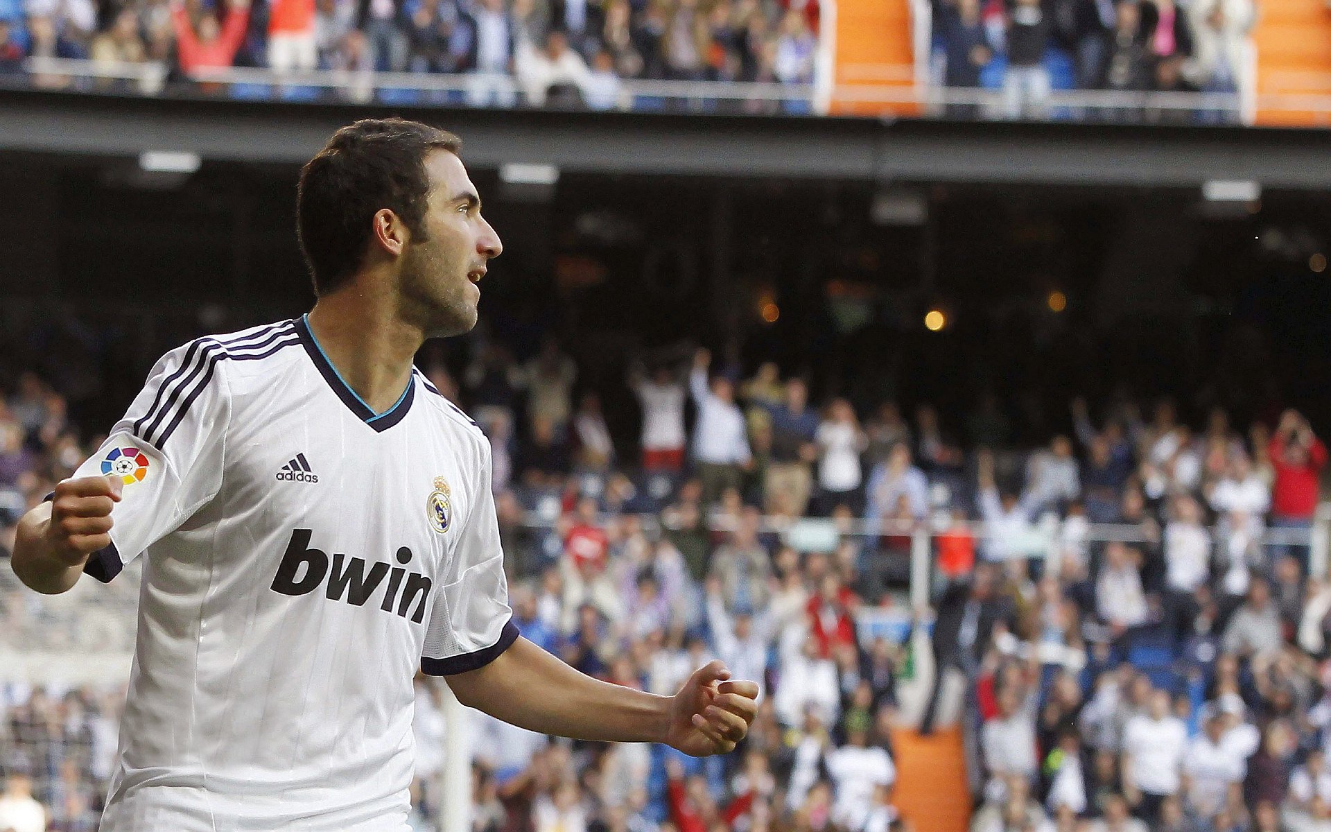 沙尔克球员努力奋战，最终战胜强敌，沙尔克出来的球星