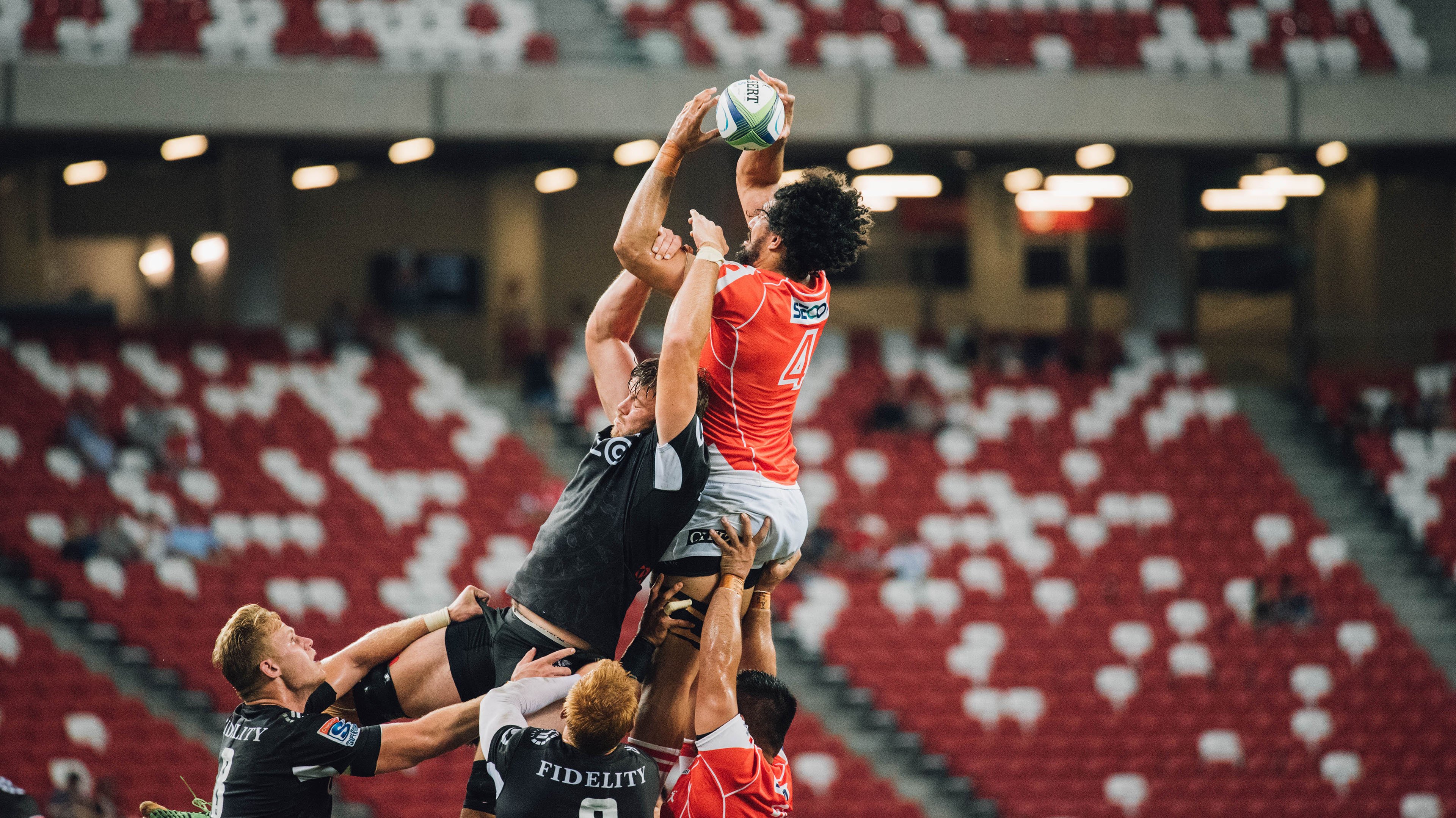 精神抖擞！球队斗志昂扬全力备战比赛，积极备战篮球赛